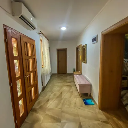 Zlatna Apartamento *