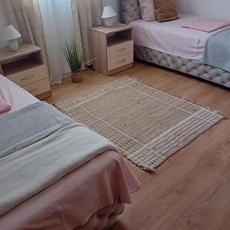 Zlatna Апартаменты